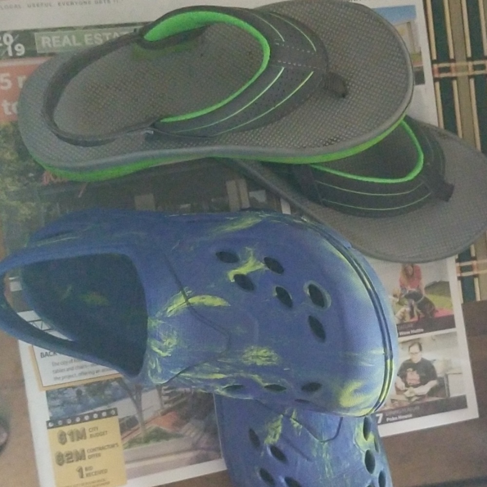 Boys size 11/12 flip flop and sandal lot